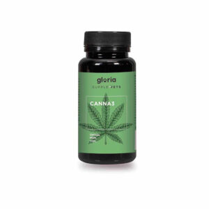 Envase de suplemento alimenticio para mascotas marca Gloria Supple Pets, modelo Canna3. Este producto está formulado para promover el bienestar general de perros y gatos, con ingredientes como Omega 3, MSM y ACM. El envase es negro con una etiqueta verde que incluye una ilustración de una hoja de cáñamo. Ideal para mejorar la calidad de vida de las mascotas y apoyar su salud integral.