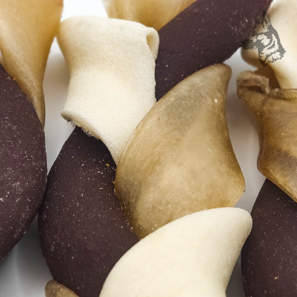 Maxi Trenza de Ternera: snack natural para perros, elaborado con piel de vacuno y ternera prensada. Textura duradera ideal para el entretenimiento, fortalecimiento dental y aporte proteico de calidad.