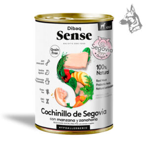 Lata de comida para perros Dibaq Sense con cochinillo de Segovia, manzana y zanahoria. Producto 100% natural, sin cereales, hipoalergénico y con antioxidantes naturales. Formulado para favorecer la digestión y proteger las articulaciones, con ingredientes originalmente aptos para consumo humano.