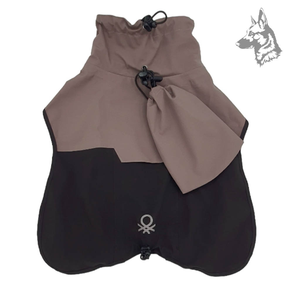 Chubasquero para perros Benetton en color marrón y negro con bolsillo lateral – Material impermeable, transpirable y resistente, con ajuste ergonómico para mayor comodidad.