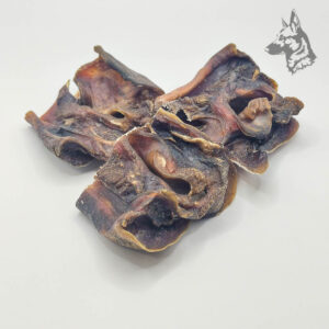 Morro de ternera deshidratado, un snack natural y rico en proteínas, ideal para perros que disfrutan masticar y fortalecer su mandíbula.