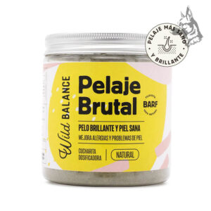 Un frasco de suplemento natural "Pelaje Brutal" de Wild Balance con etiqueta amarilla y tapa metálica, diseñado para mejorar la salud de la piel y el brillo del pelaje en perros y gatos. Lleva un sello distintivo que indica su naturalidad.