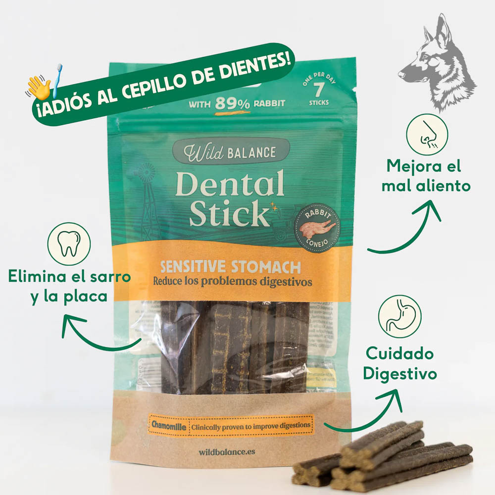 Empaque de sticks dentales Wild Balance con descripciones destacadas: elimina sarro, mejora el aliento y cuida la digestión. Perfectos para el cuidado dental de tu perro.