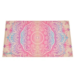 Alfombrilla refrescante para mascotas con diseño mandala rosa y morado.