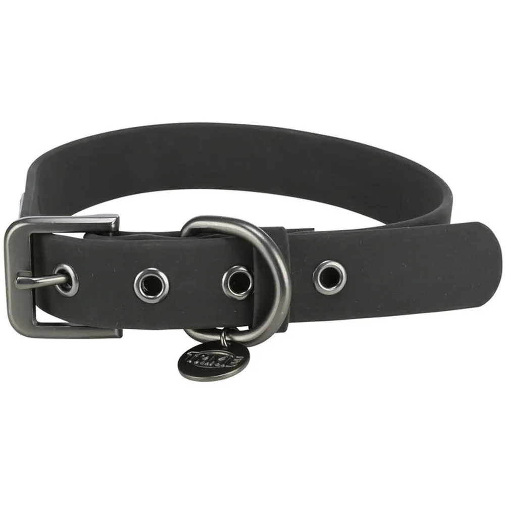 Collar Trixie para perro en PVC negro, con hebilla metálica, anilla de sujeción y diseño impermeable resistente para uso diario.