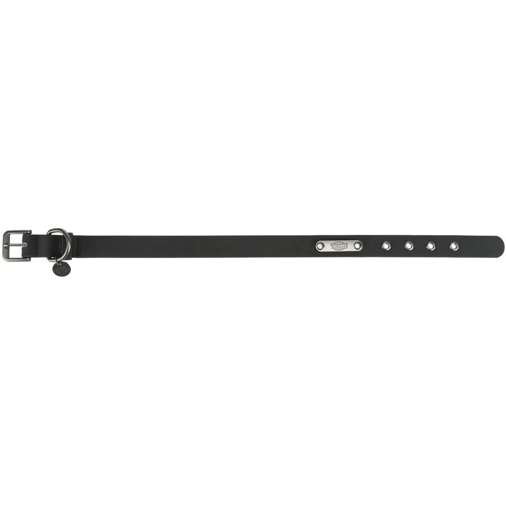 Vista extendida del collar para perro Trixie en PVC negro, con hebilla metálica, anilla de sujeción y múltiples orificios de ajuste.