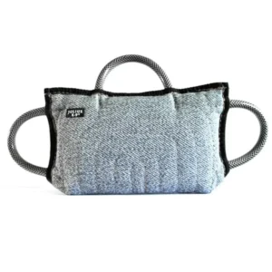 Corrector de mordida Julius K9 talla L en tela francesa soft, mordedor de adiestramiento para perros grandes con asas resistentes.