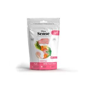 Snack dental funcional para perros adultos Dibaq Sense con cerdo, 85% carne fresca y sin cereales.