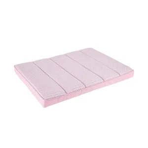 Colchón para perro Freedog glacial rosa claro acolchado, base cómoda y plana ideal para descanso diario.