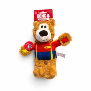 Juguete para perros KONG Wild Knots Bear edición España Mundial, oso de peluche con camiseta roja y detalles de la bandera, resistente con cuerda interna y sonido.