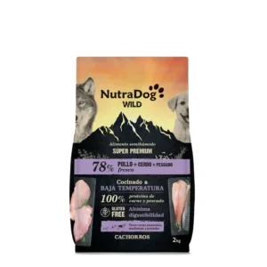 Saco de alimento semihúmedo NutraDog Wild para cachorros con pollo, cerdo y pescado fresco, receta súper premium sin gluten para perros jóvenes de todas las razas.