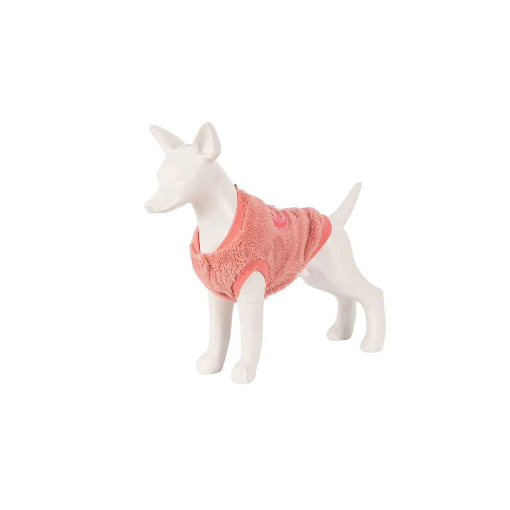 Perro pequeño con jersey suave rosa Aarhus Freedog, ropa cálida y cómoda para invierno y entretiempo.